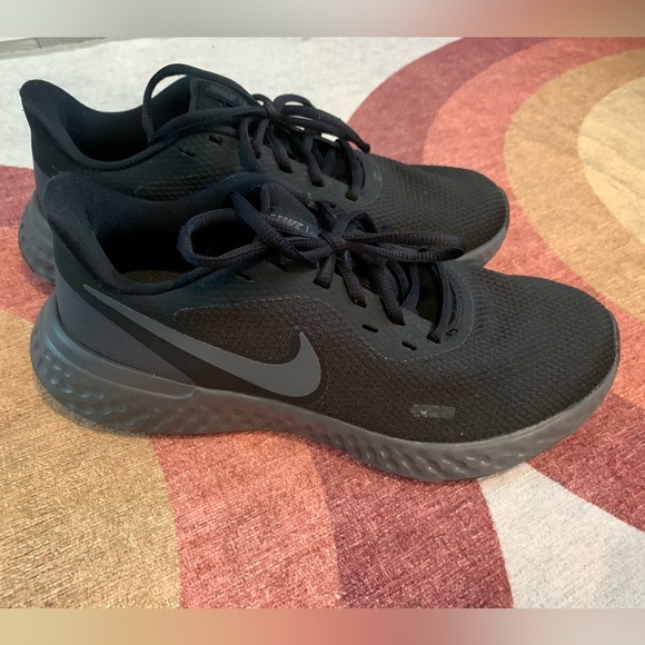 Men’s Nike Revolution 5 running shoes, anthracite, size 7.5 - Picture 1 of 3